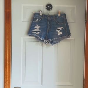 Hollister, Shorts, Sz w25, 3 Front Pockets and 2 Back Pockets.